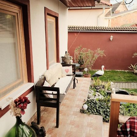 Kishaz Apartman Eger Exteriör bild