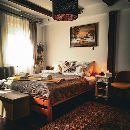 Kishaz Apartman Eger Exteriör bild