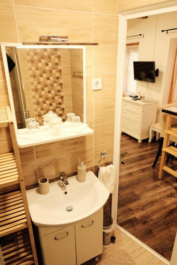 Kishaz Apartman Eger Exteriör bild