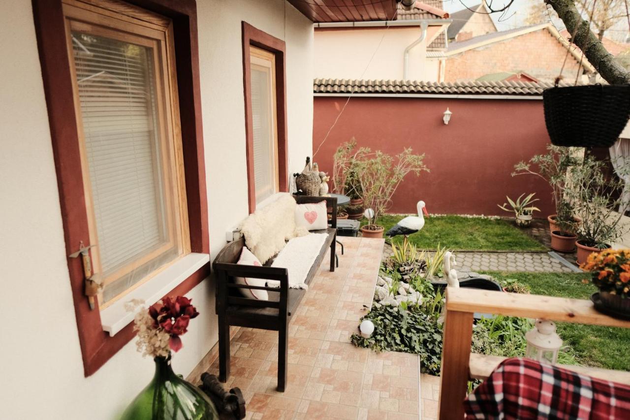 Kishaz Apartman Eger Exteriör bild