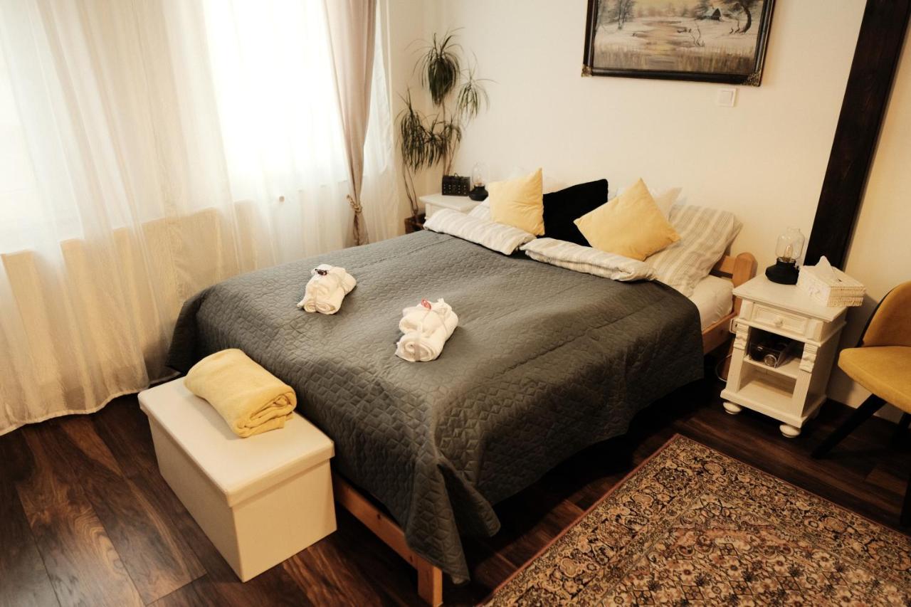 Kishaz Apartman Eger Exteriör bild
