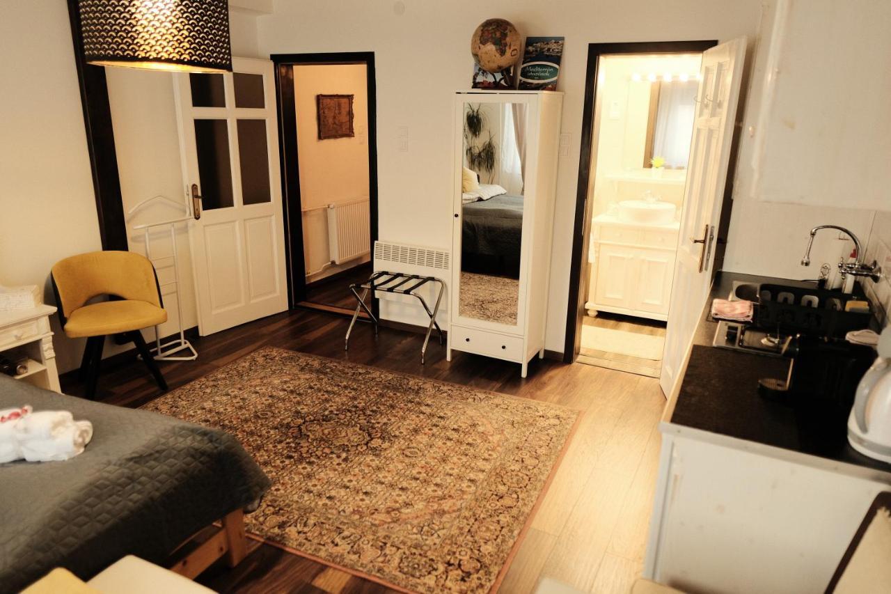 Kishaz Apartman Eger Exteriör bild