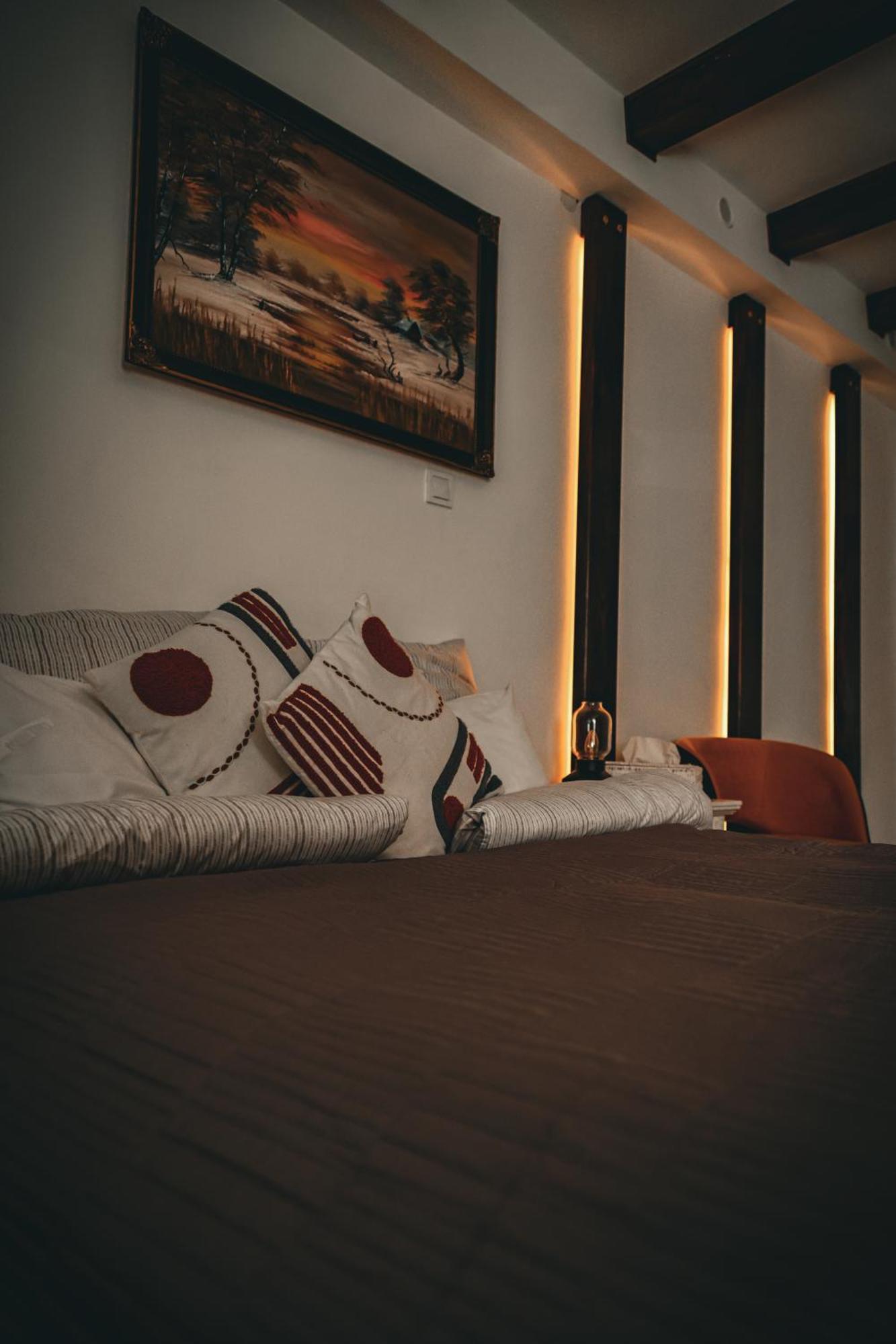 Kishaz Apartman Eger Exteriör bild