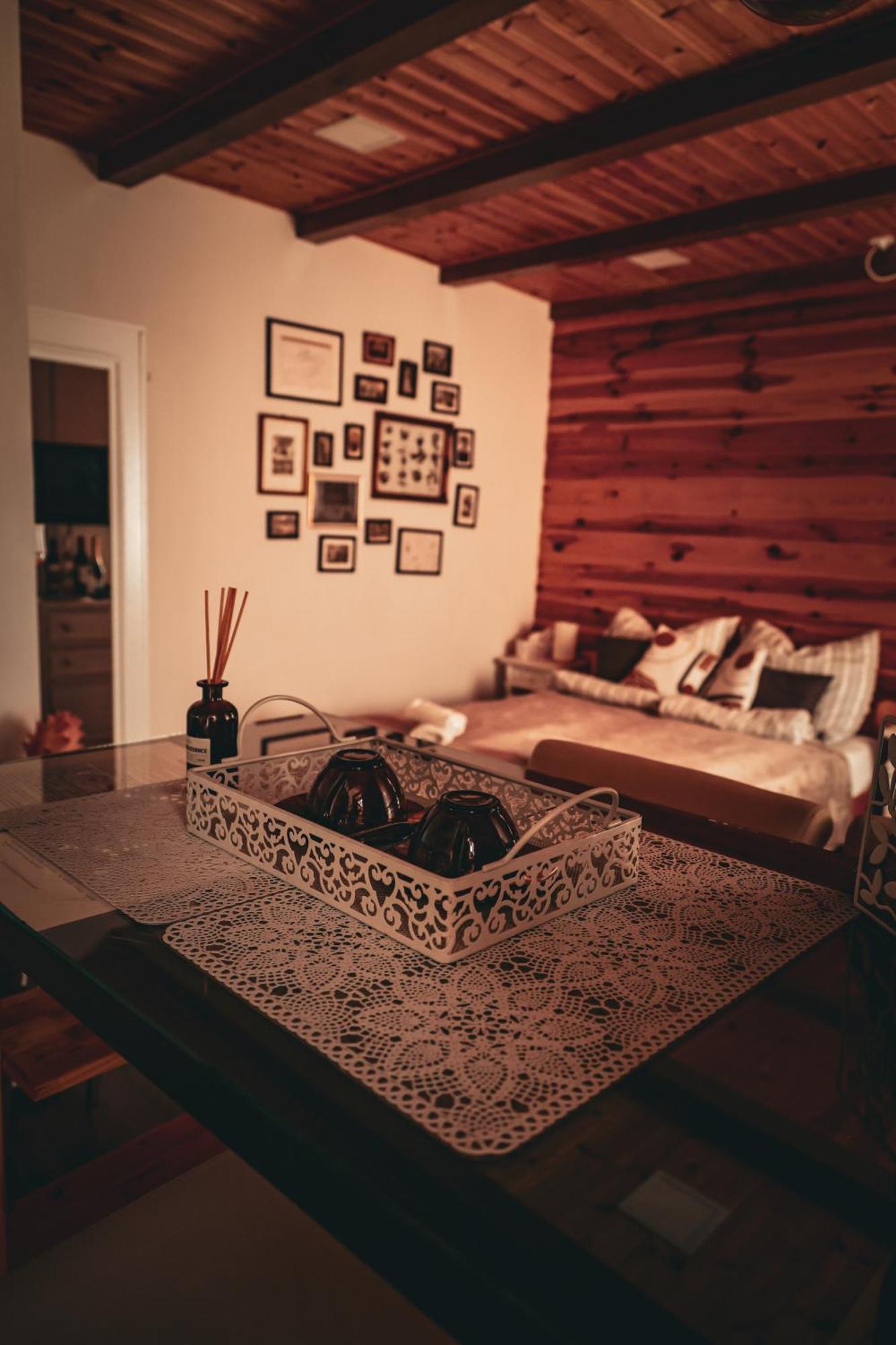 Kishaz Apartman Eger Exteriör bild