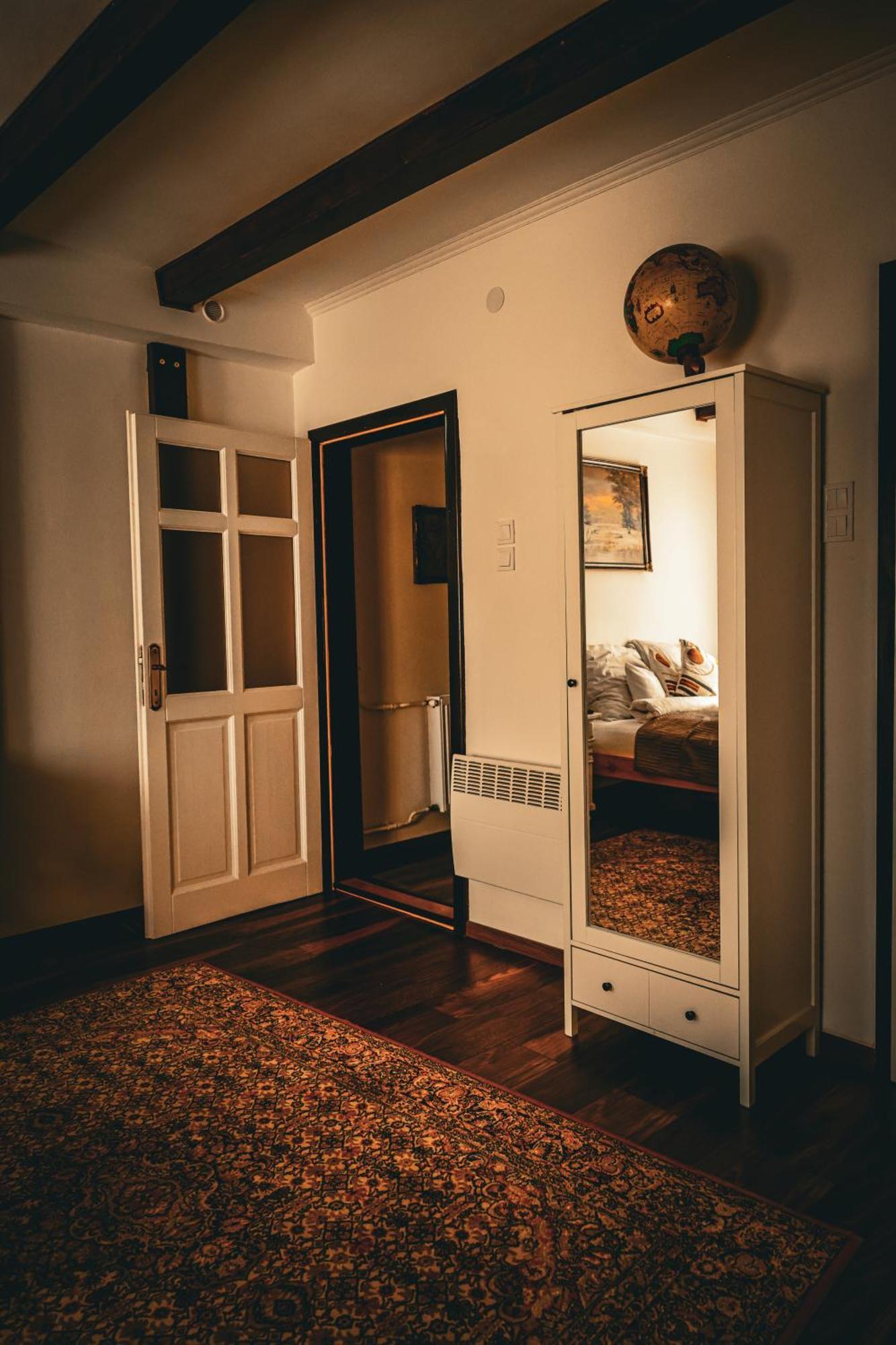 Kishaz Apartman Eger Exteriör bild