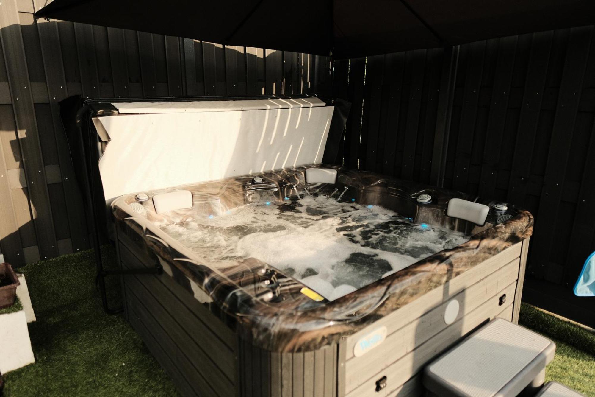 Kishaz Apartman Eger Exteriör bild