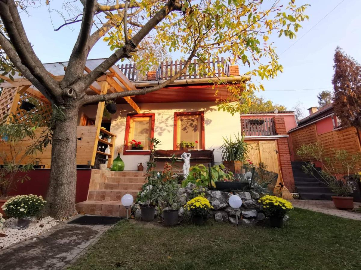 Kishaz Apartman Eger Exteriör bild