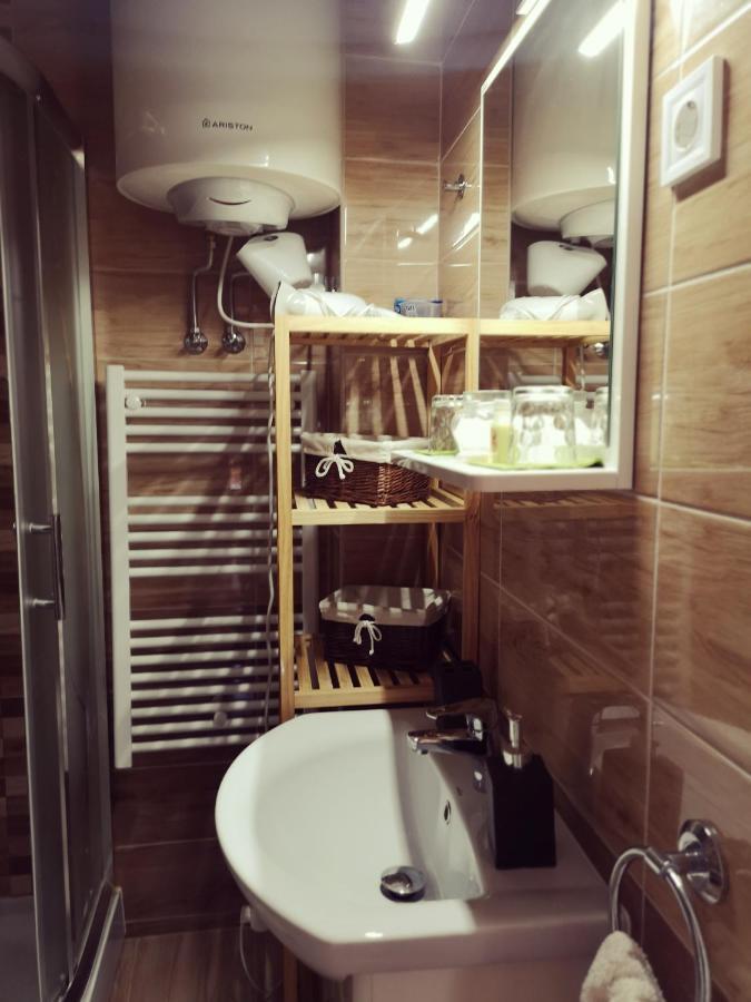 Kishaz Apartman Eger Exteriör bild