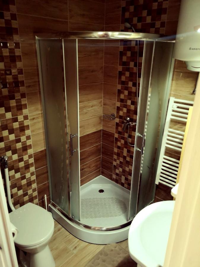 Kishaz Apartman Eger Exteriör bild
